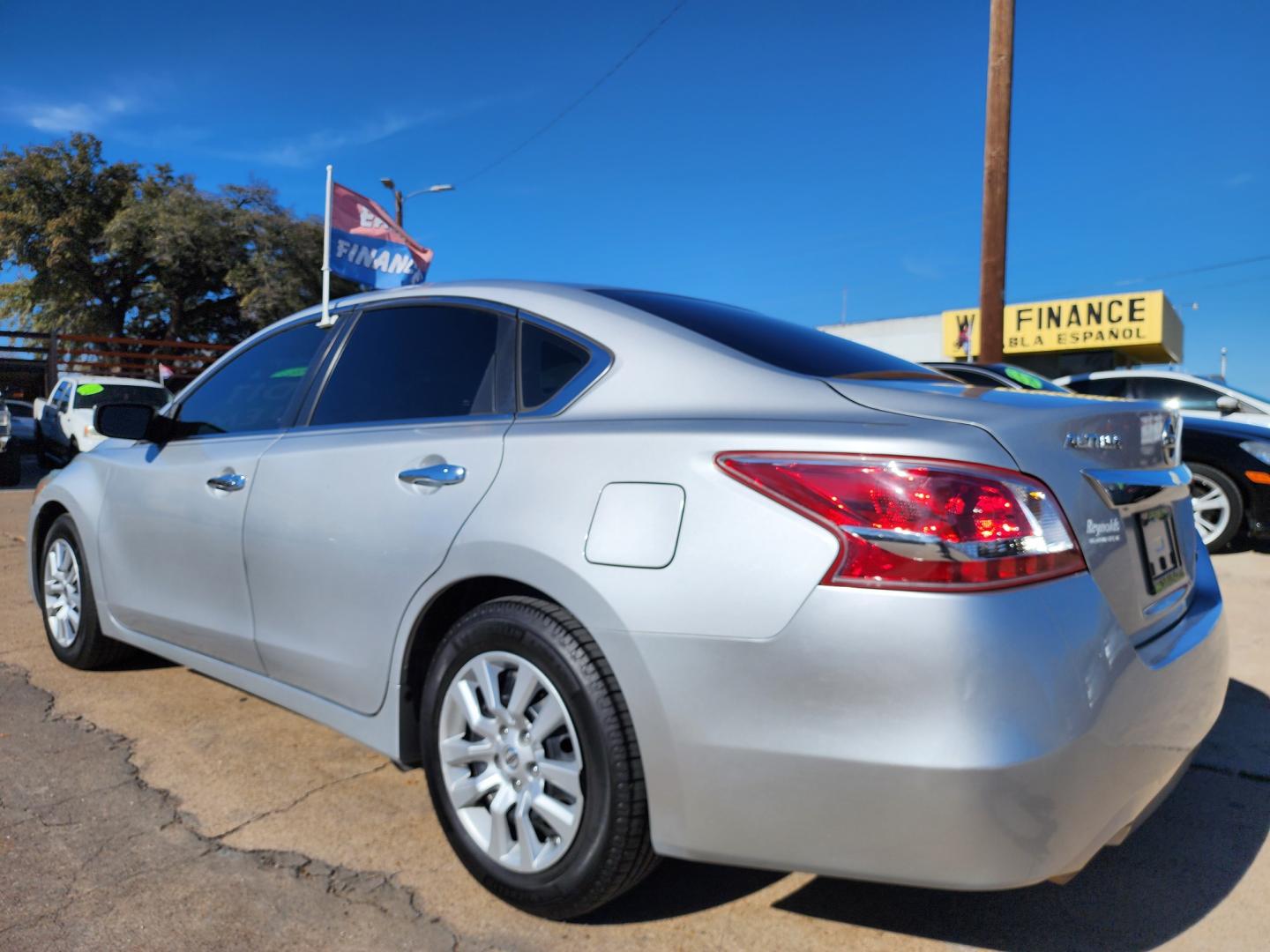 2013 GRAY Nissan Altima 2.5 S (1N4AL3AP2DN) with an 2.5L L4 DOHC 16V engine, AUTO transmission, located at 2660 S.Garland Avenue, Garland, TX, 75041, (469) 298-3118, 32.885551, -96.655602 - Welcome to DallasAutos4Less, one of the Premier BUY HERE PAY HERE Dealers in the North Dallas Area. We specialize in financing to people with NO CREDIT or BAD CREDIT. We need proof of income, proof of residence, and a ID. Come buy your new car from us today!! This is a very clean 2013 NISSAN ALTI - Photo#5